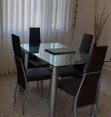 公寓 Studio And Terrace And Kitchen And Sea View Sleeps 2 *